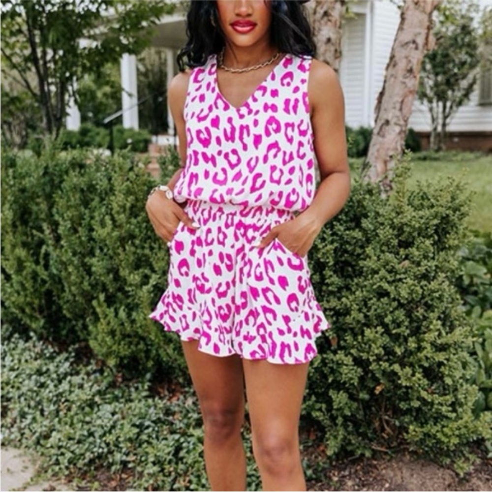 NWT Caramela Size Large‎ Women’s Pink Leopard Print Sleeveless Romper